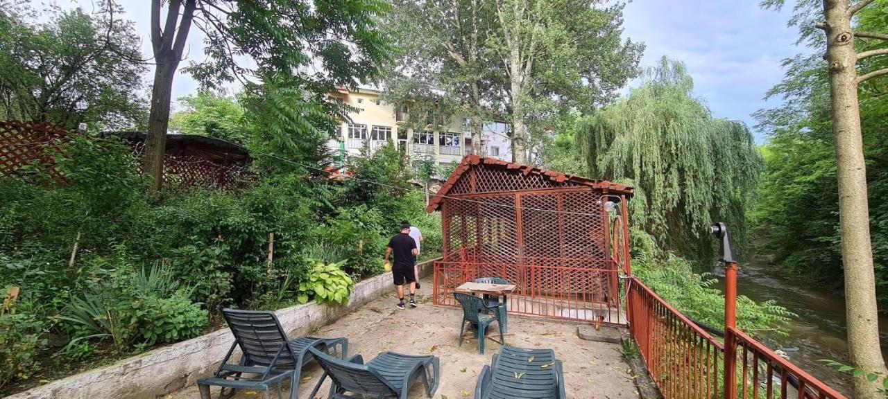 Pensiunea Lucica Sacelu Ngoại thất bức ảnh